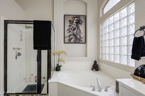 2702 Amberwood Dr, Phoenix AZ  85045-4208 exterior