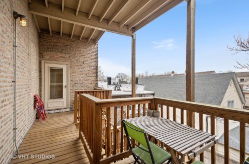 1946 Newport Ave, Chicago IL  60657-1026 exterior