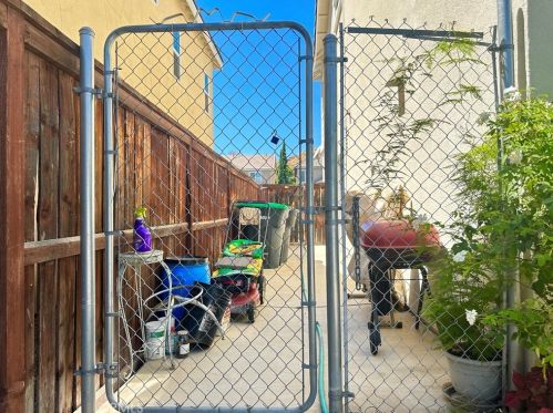 3851 Bluff St, Perris CA 92571-7595 exterior