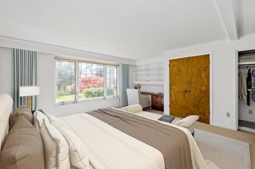 1243 Pinewood Dr, Pittsburgh PA  15243-1811 exterior