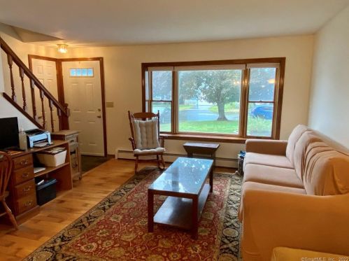 22 Bridle Path Ln, Manchester CT 06042-8303 exterior