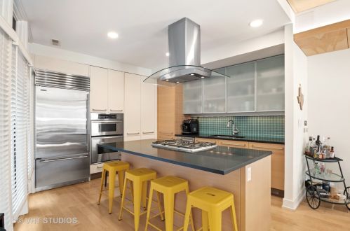 1915 Damen Ave, Chicago, IL 60647-6561