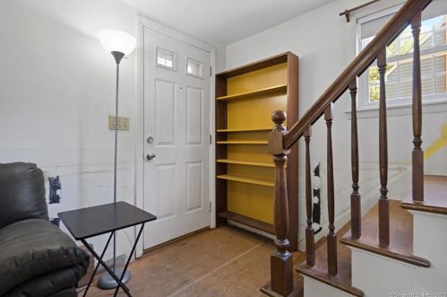 158 Center St, Windsor Locks CT 06096-2409 exterior