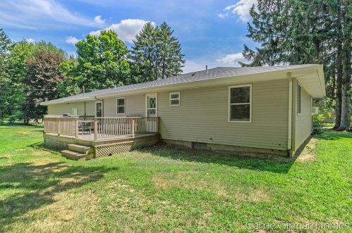 5807 124th Ave, Fennville MI  49408-9468 exterior