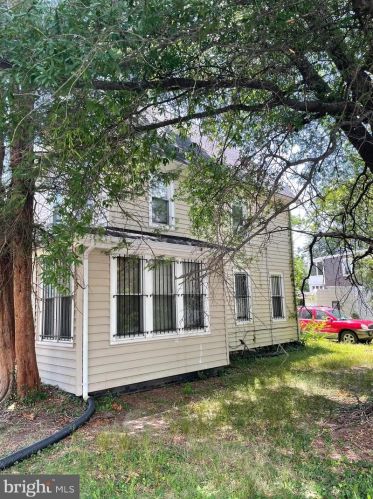 3010 17th St, Washington, DC 20018-3816