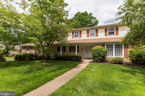 271 Lamplighter Ln, Huntingdon Valley, PA 19006-3032