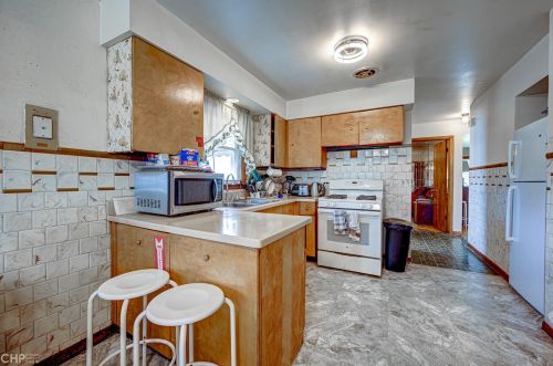 4500 Ln Crosse Ave, Chicago IL 60646-4922 exterior