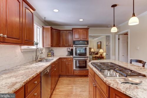 11 Todmorden Dr, Media PA 19086-6727 exterior