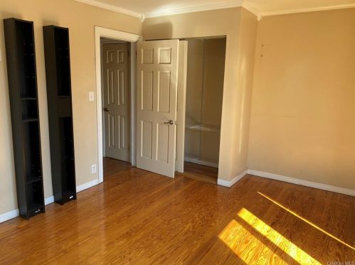 2401 Buck St, Bronx NY 10461-2901 exterior