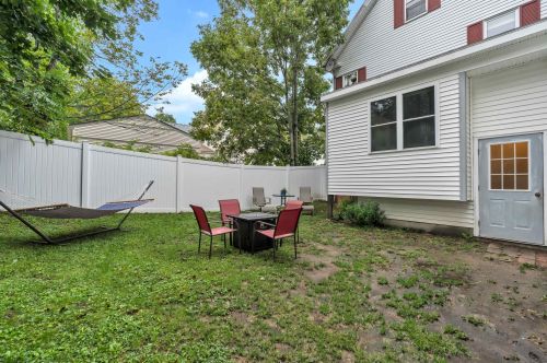 82 6 St, Dover NH 03820-6110 exterior