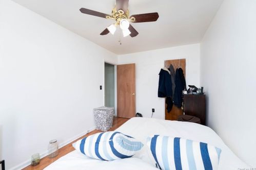 3917 De Reimer Ave, Bronx NY 10466-2128 exterior