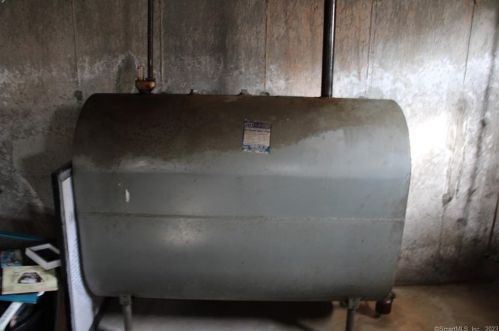 141 Grn Mnr Rd, Enfield CT 06082-4112 exterior