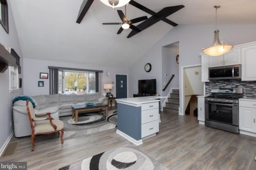 18 Trinity Ln, Blenheim NJ exterior