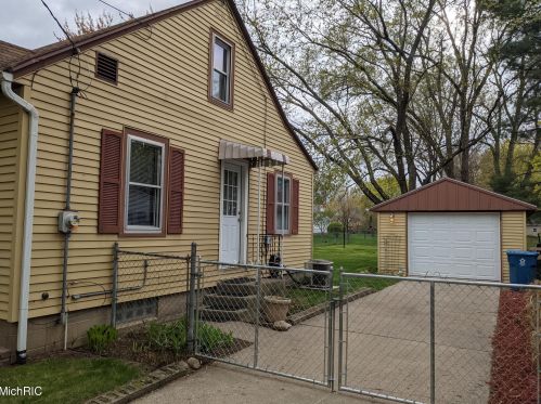 3015 Jefferson Ave, Grand Rapids, MI 49548-1237