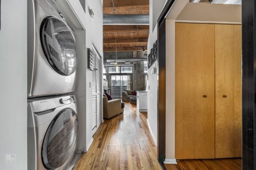 1935 Fairfield Ave, Chicago IL  60647-4204 exterior