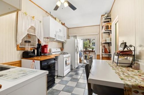 4047 Drake Ave, Chicago IL 60659-3207 exterior