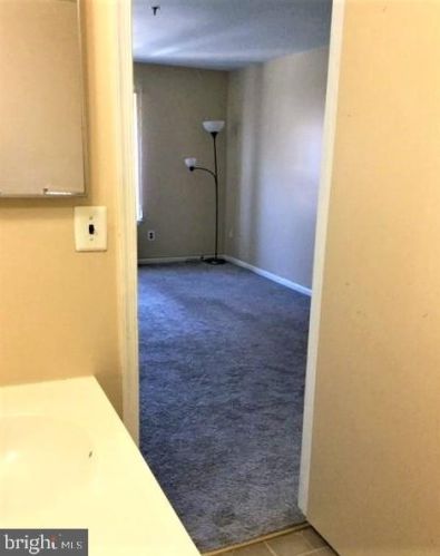 511 Ashton Ln, New Castle DE  19720-3960 exterior