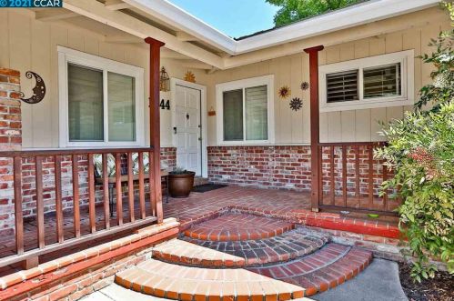 1644 Garnet Ln, Concord, CA 94519-2426