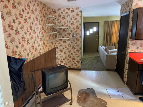 1322 Colburn Ave, Big Rapids MI 49307-1618 exterior