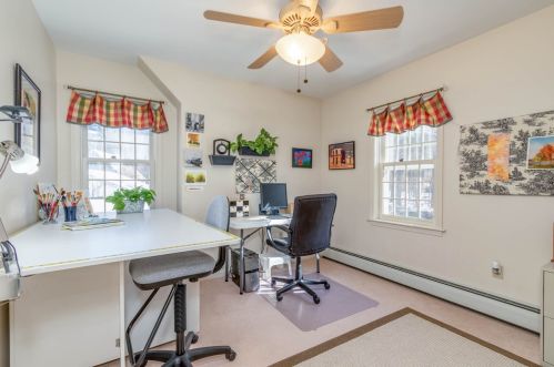 4 Hampshire Dr, Concord NH 03301-5914 exterior