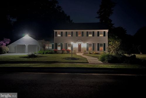 1015 Carriage Ln, Huntingdon Valley, PA 19006-3804