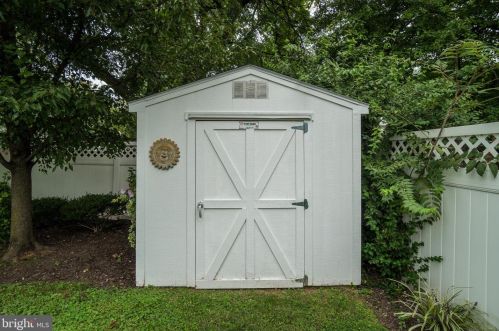 3013 King St, Alexandria VA 22302-3514 exterior