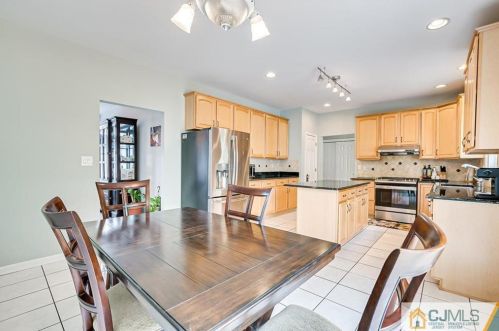 16 Sonia Ct, Edison NJ 08820-4443 exterior