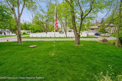 14 Roosevelt Ave, Morganville NJ 07751-9724 exterior