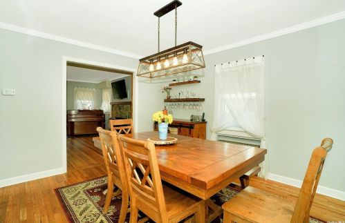 145 Chester St, Valley Stream NY 11580-4210 exterior