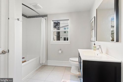 2137 Christian St, Philadelphia PA  19146-1209 exterior