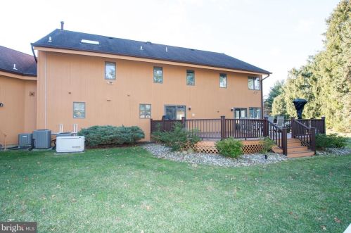 699 Longview Dr, Huntingdon Valley PA 19006-2219 exterior