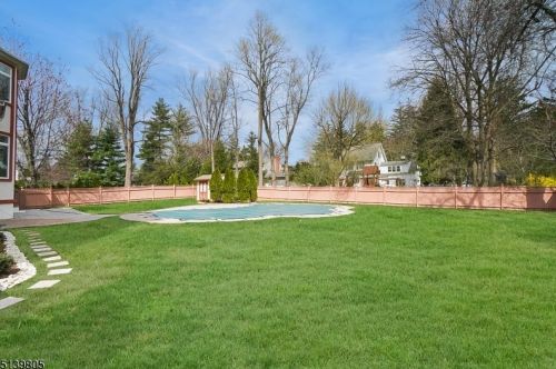 47 Hillside Ave, Berkeley Heights NJ 07922-1708 exterior