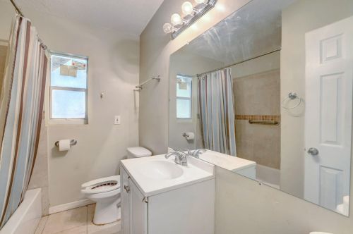 1405 Boston Ave, Fort Pierce FL 34950-3995 exterior