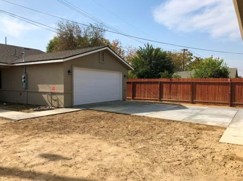 919 Southgate Dr, Bakersfield CA 93304-5150 exterior