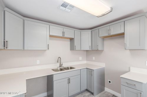 5817 Beverly St, Tucson AZ 85711-5141 exterior