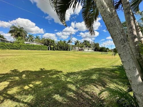 1453 Diamond Lake Cir, Naples FL 34114-9222 exterior