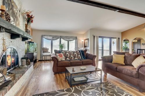 1702 Rose Farm Rd, Bull Valley IL 60098-9564 exterior