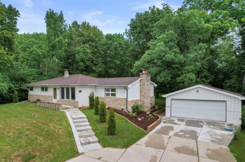 4920 68th St, Milwaukee, WI 53220-4512