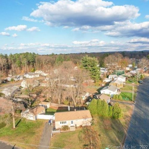 27 Magnolia Dr, Enfield CT 06082-2016 exterior