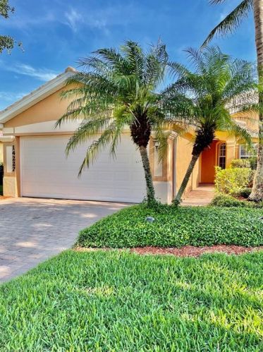 14222 Manchester Dr, Naples, FL 34114-8624
