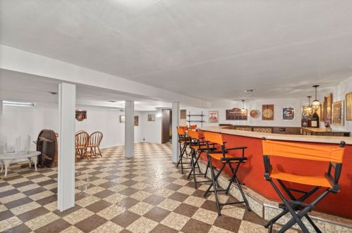 6239 Carolann Dr, Milwaukee WI 53223-1517 exterior