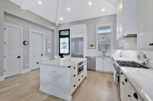 1394 1 Ave, Naples FL 34102 exterior