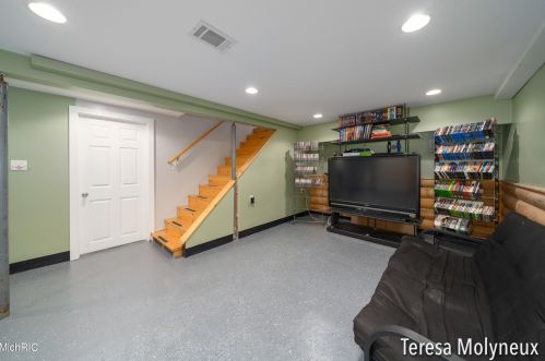 4085 Nicholl Ave, Meskegon MI 49444-3633 exterior