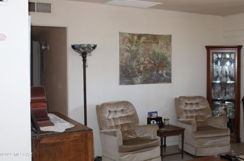 8011 Julia St, Tucson AZ 85710-4821 exterior