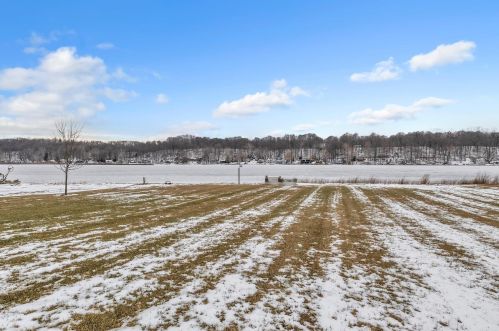 65526 Peninsula Dr, Cassopolis MI 49031-8530 exterior