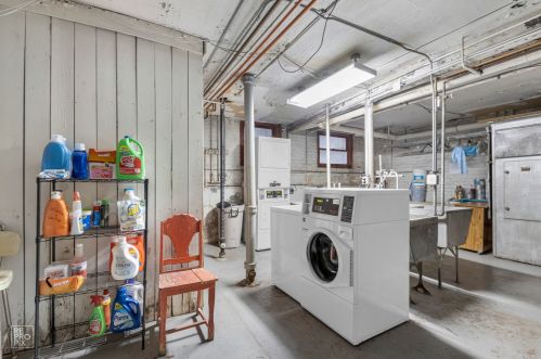 2946 Pine Grove Ave, Chicago IL  60657-9659 exterior