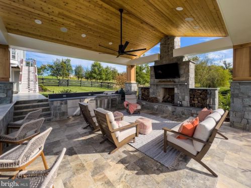 23073 Creighton Farms Dr, Leesburg VA 20175-6491 exterior