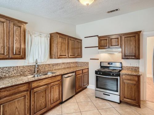 1013 3rd St, Austin TX  78702-4222 exterior