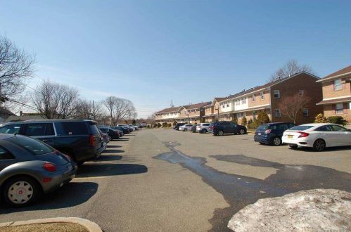 815 Franklin Ave, Valley Stream NY  11580-1569 exterior