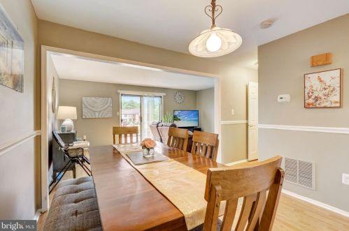 4 Crawford Ct, Trenton NJ  08690-3618 exterior